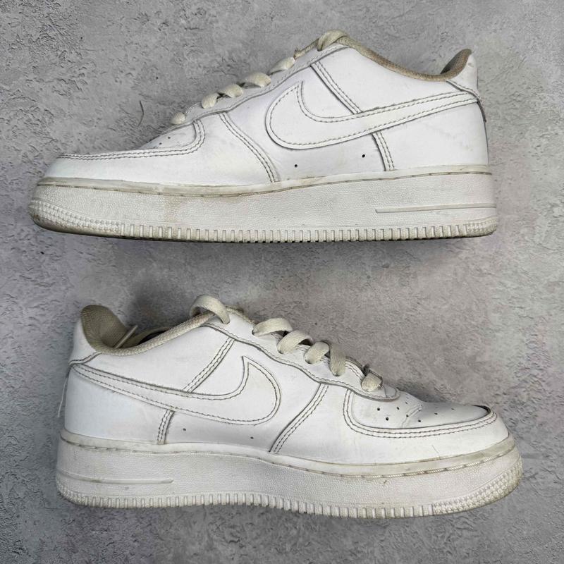 Nike Air Force 1 Low LE Triple White (GS) *pre - owned* SIZE 6Y - Kicks Collective PA - Nike - DH2920 - 111/FV5951 - 111 - Kid's Shoes - 6Y - Pre - Owned - No Box