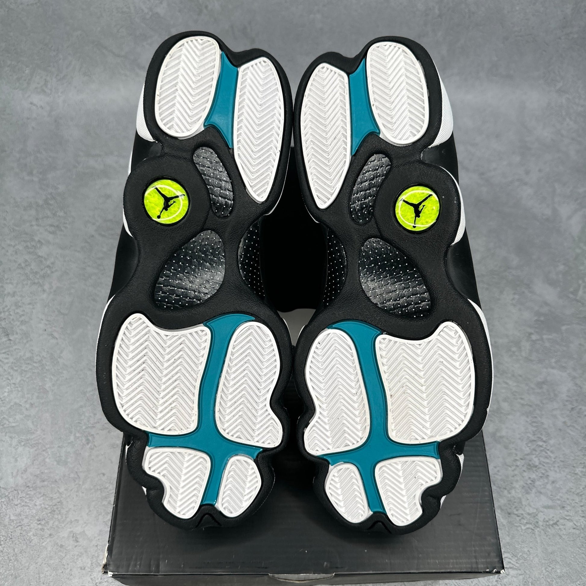 Jordan 13 Retro Barons Hologram *pre - owned* SIZE 11 - Kicks Collective PA - Jordan - 414571-115 - Men's Shoes - 11M/12.5W - Pre - Owned