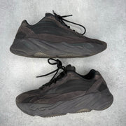 adidas Yeezy Boost 700 V2 Vanta *pre-owned* SIZE 10