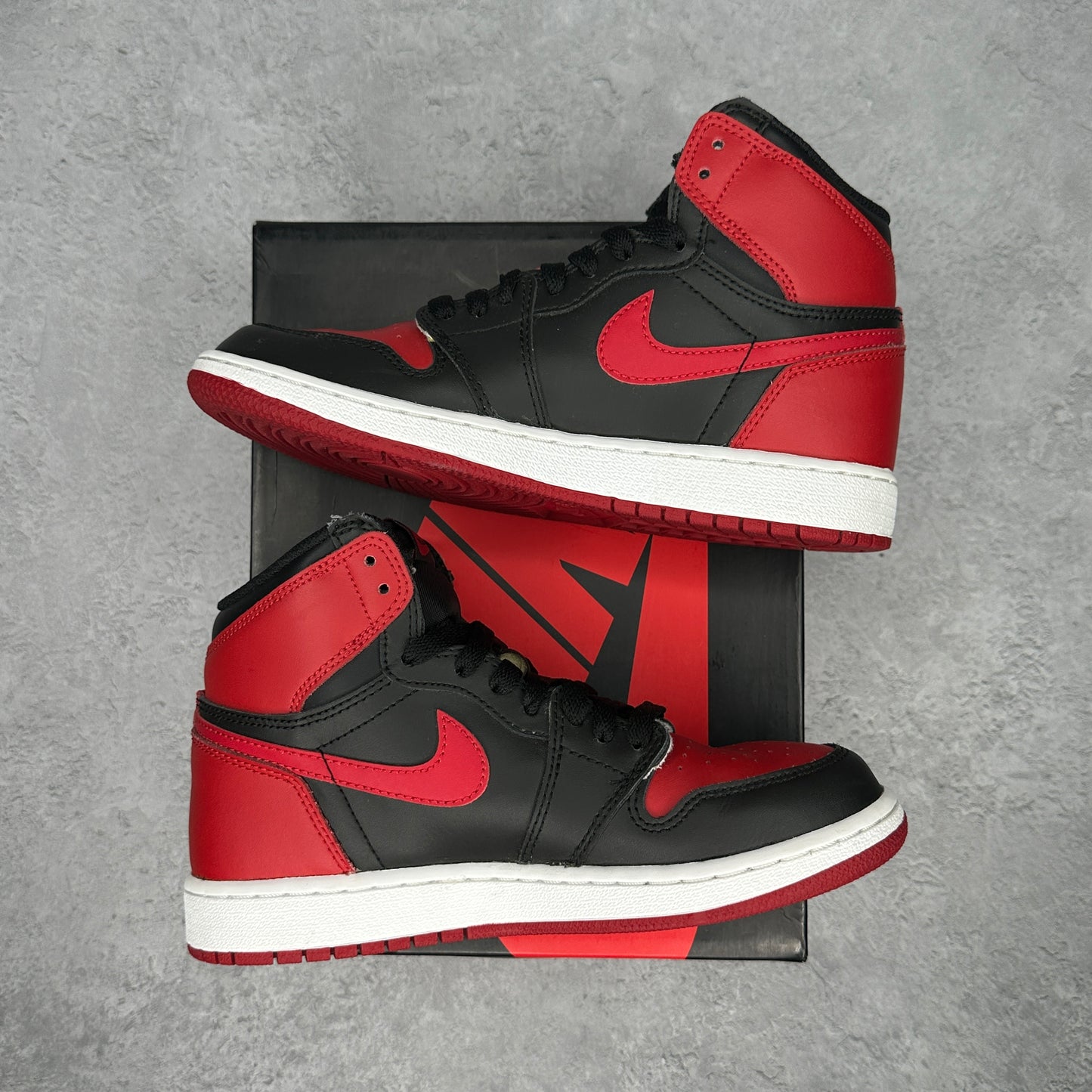 Jordan 1 Retro Bred Banned (2016) (GS) *pre-owned* SIZE 4.5Y