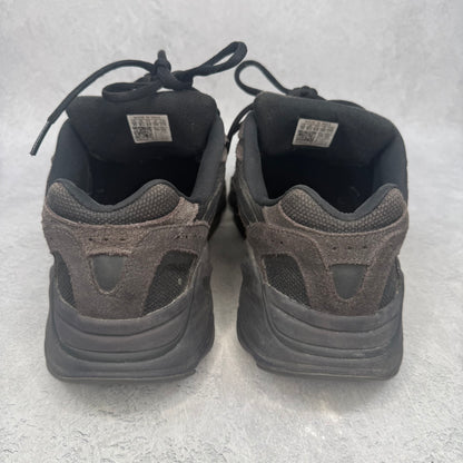 adidas Yeezy Boost 700 V2 Vanta *pre-owned* SIZE 10