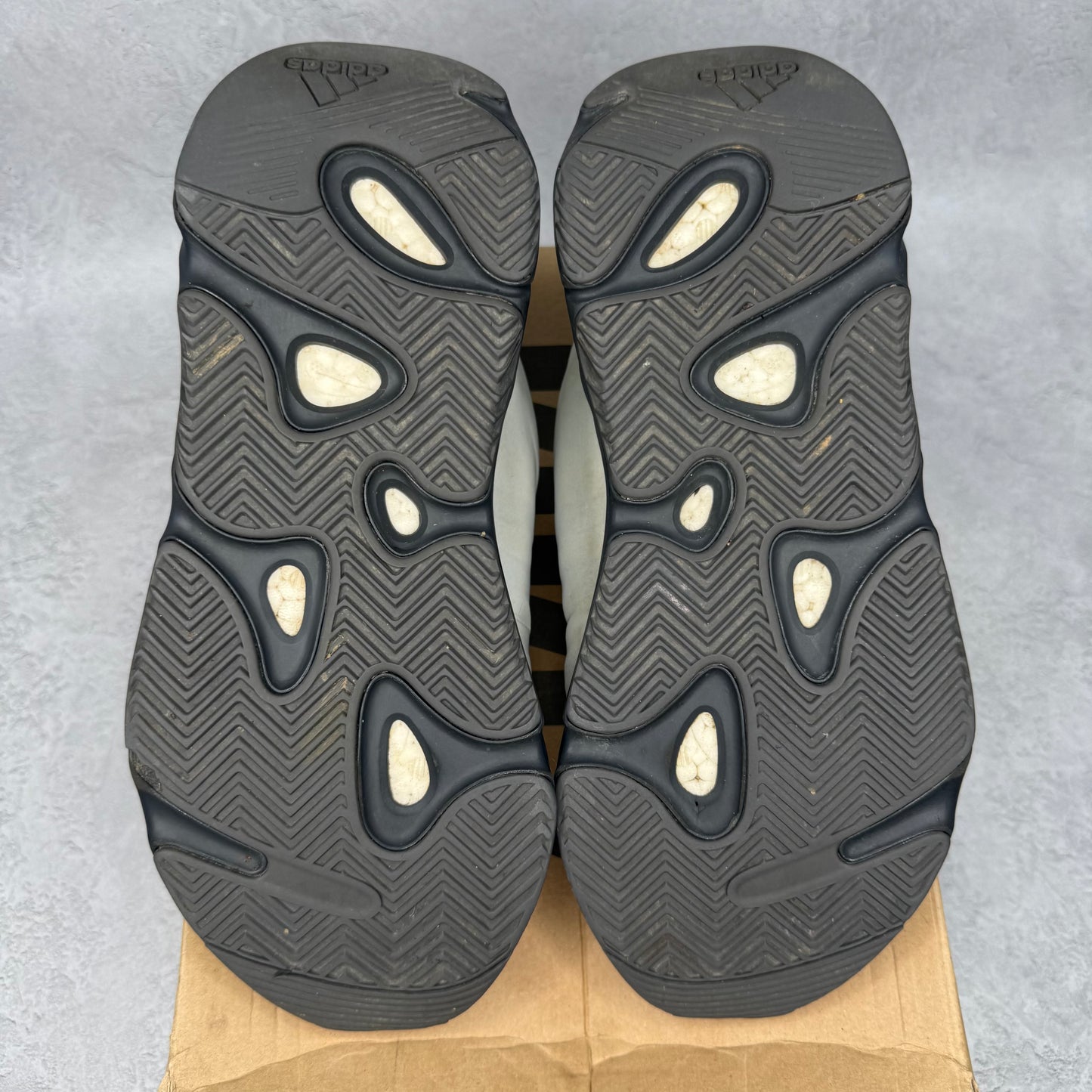 adidas Yeezy Boost 700 MNVN Blue Tint *pre-owned* SIZE 9