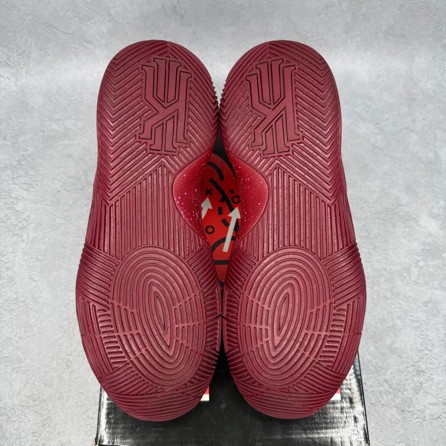 Nike Kyrie 2 Red Velvet VNDS *pre - owned* SIZE 11 - Kicks Collective PA - Nike - 819583-600/820537-600 - Men's Shoes - 11M/12.5W - Pre - Owned