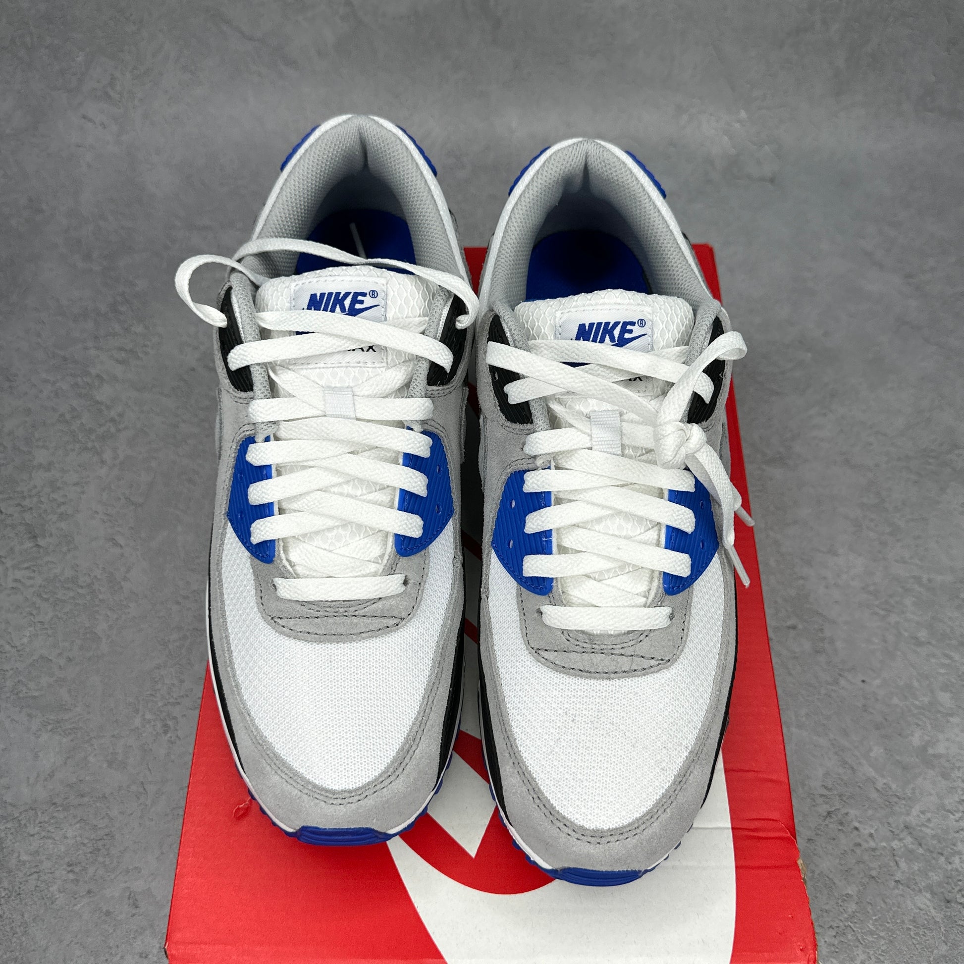 Nike Air Max 90 Hyper Royal VNDS *pre-owned* SIZE 9.5