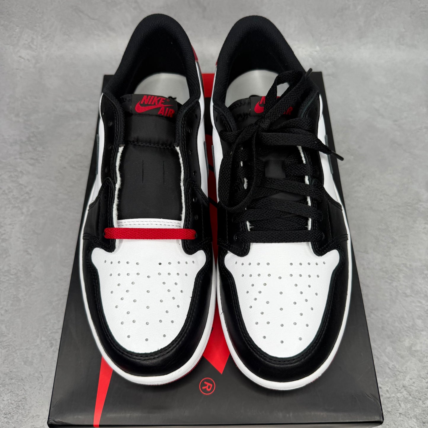 Jordan 1 Retro Low OG Black Toe (2023)