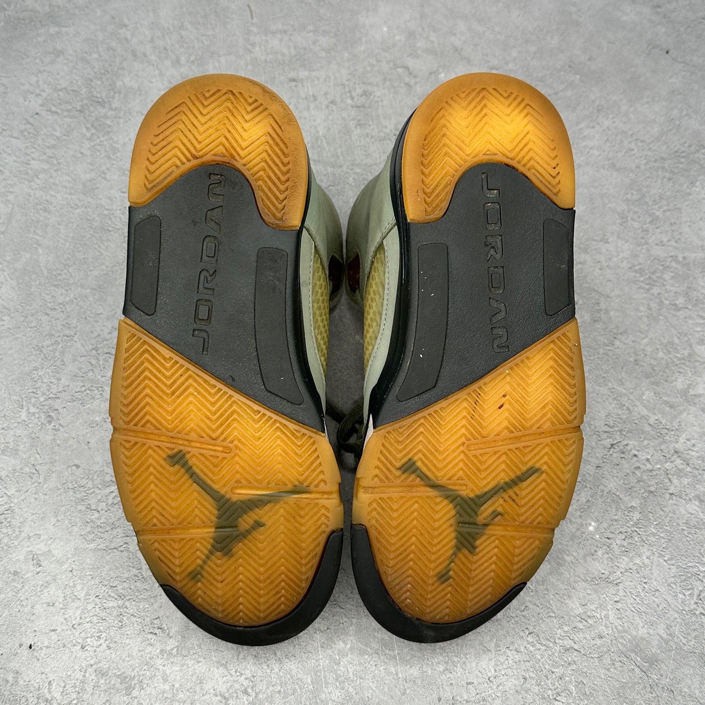 Jordan 5 Retro Jade Horizon *pre-owned* SIZE 8