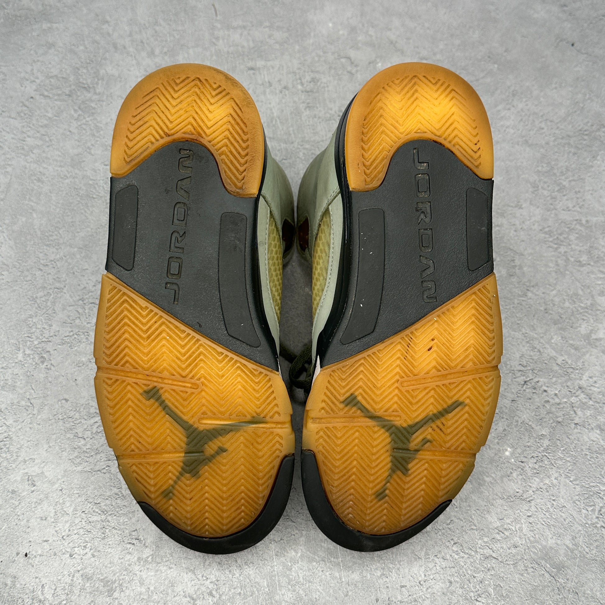 Jordan 5 Retro Jade Horizon *pre-owned* SIZE 8