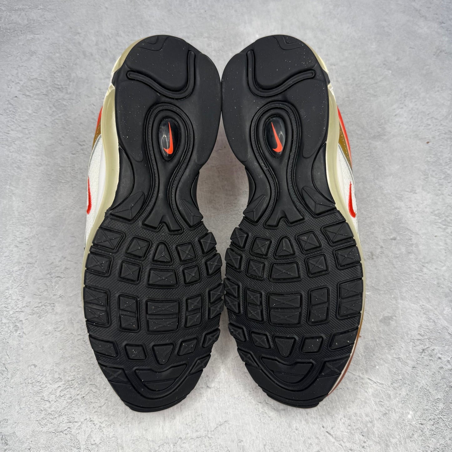 Nike Air Max 97 SE Metallic Red Bronze (GS) *pre - owned* SIZE 6.5Y - Kicks Collective PA - Nike - CT9637-900 - Kid's Shoes - 6.5Y - Pre - Owned - No Box