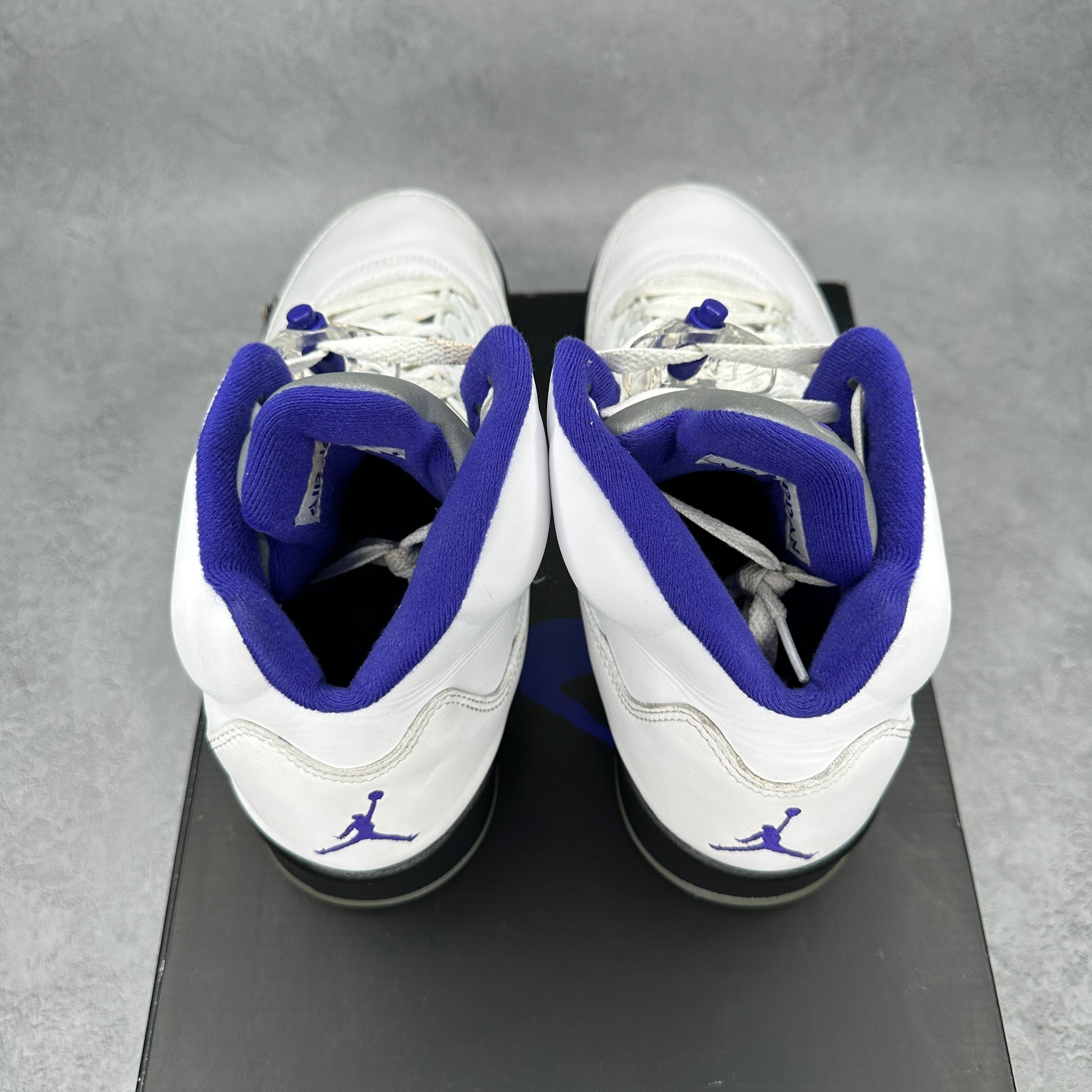 Jordan 5 Retro Dark Concord *pre-owned* SIZE 10.5