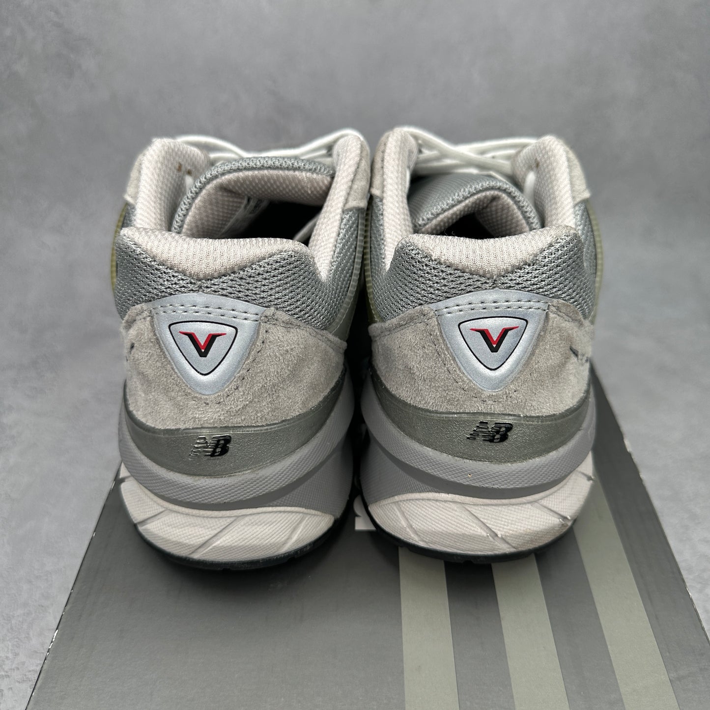 New Balance 990v5 Grey *pre-owned* SIZE 7.5