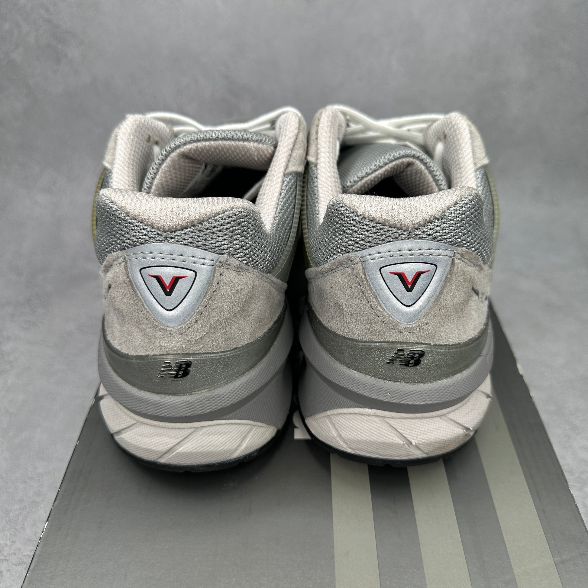 New Balance 990v5 Grey *pre-owned* SIZE 7.5