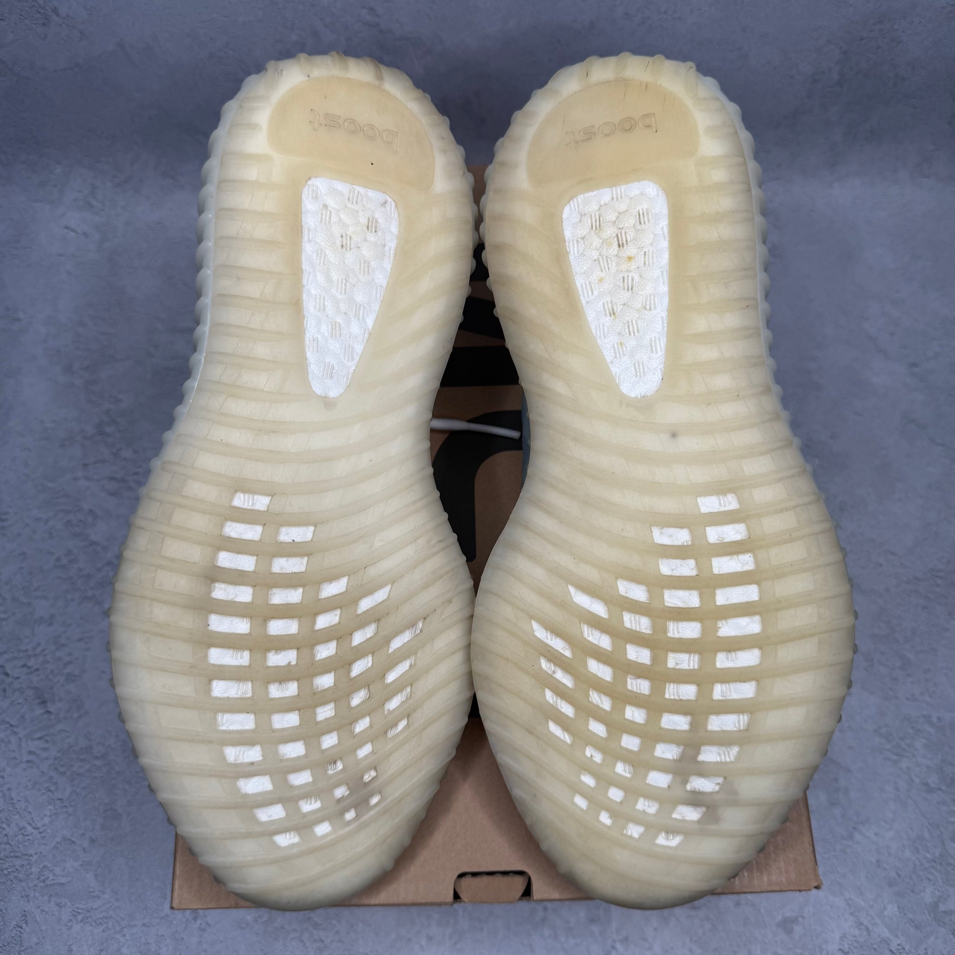 adidas Yeezy Boost 350 V2 Mono Ice *pre-owned* SIZE 9.5