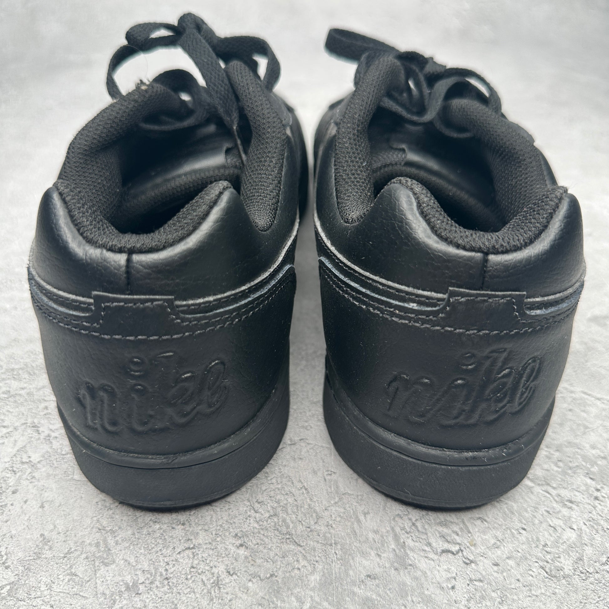 Nike Ebernon Low Triple Black *pre-owned* SIZE 10