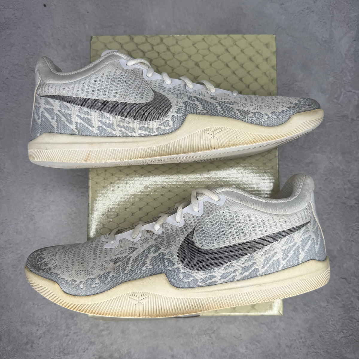 Nike Mamba Rage White Pure Platinum *pre-owned* SIZE 12