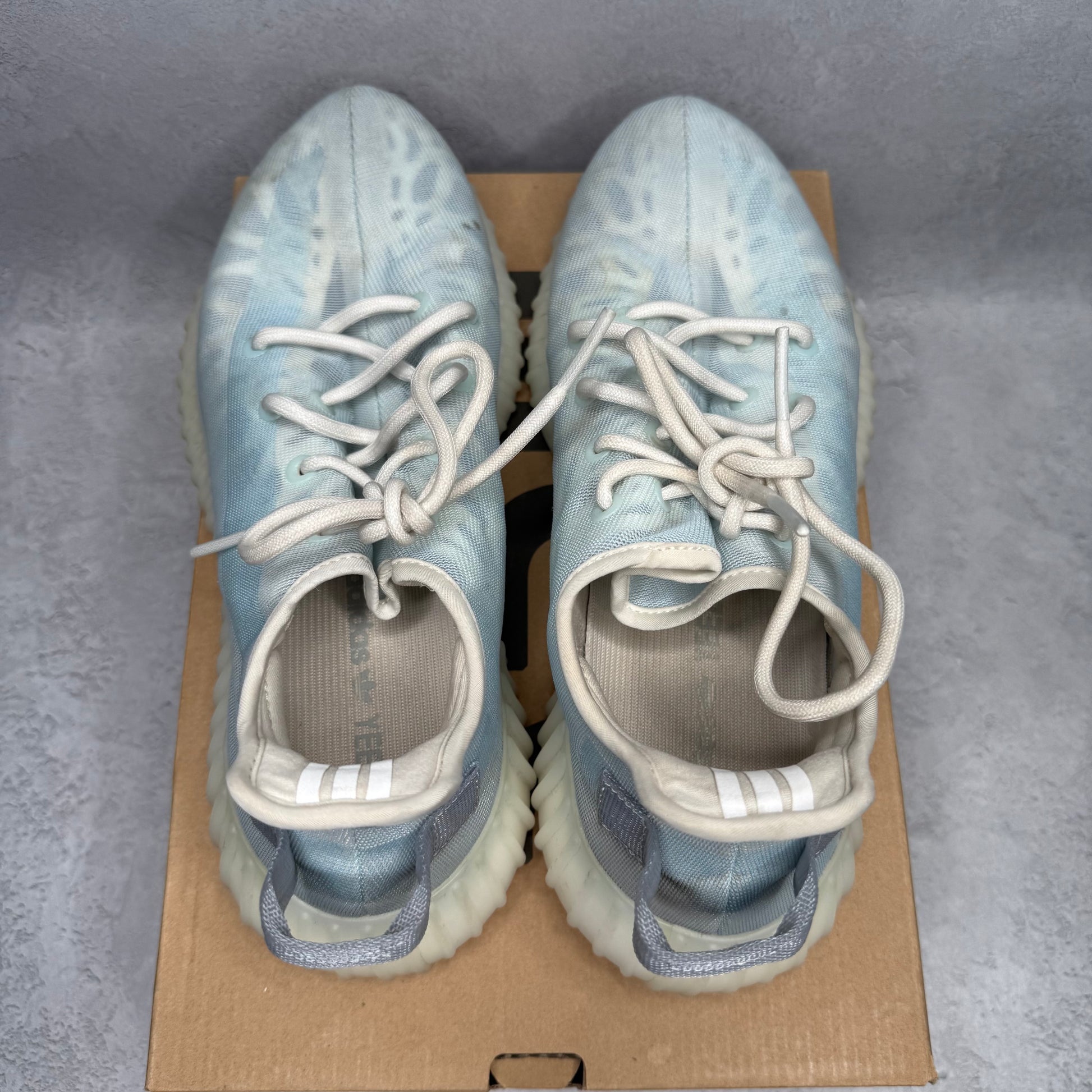 adidas Yeezy Boost 350 V2 Mono Ice *pre-owned* SIZE 9.5