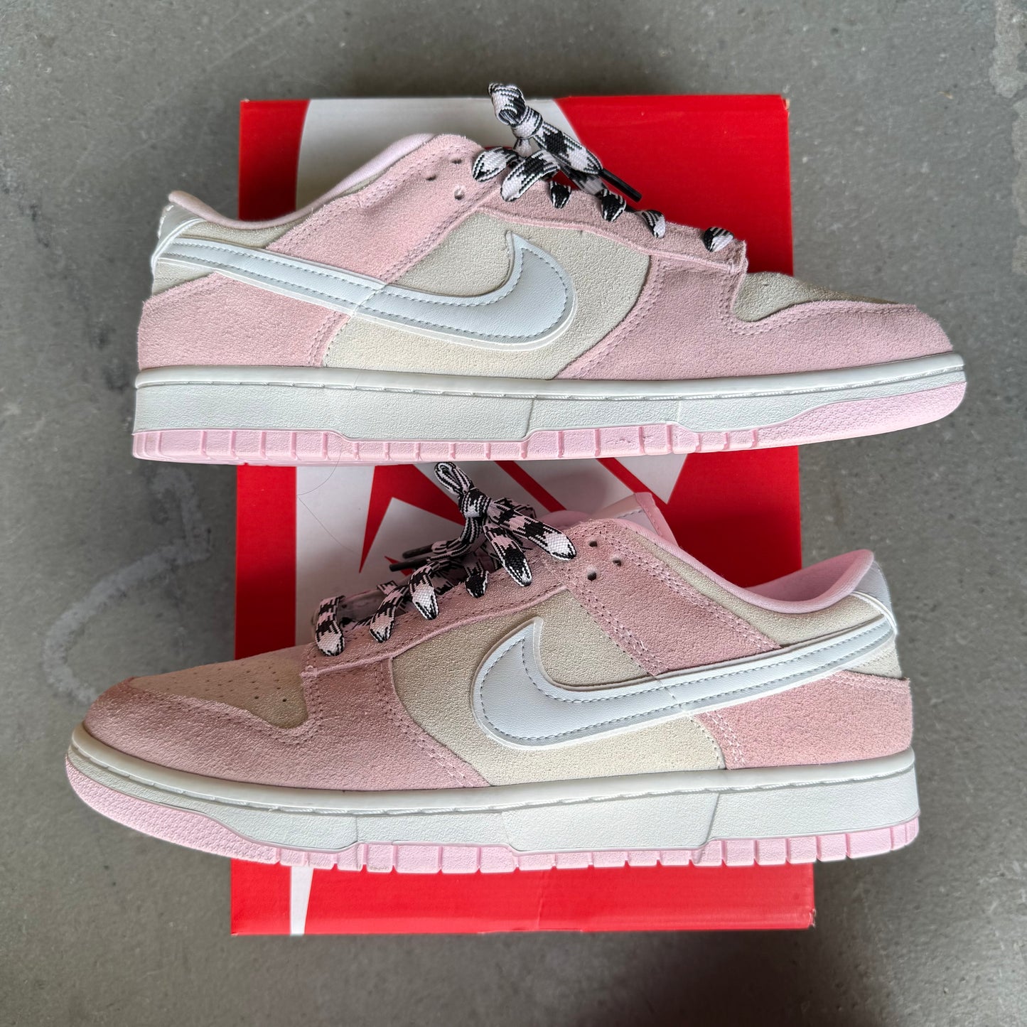 Nike Dunk Low LX Pink Foam (Women's) *pre-owned* VNDS (SIZE 10M / 11.5W)