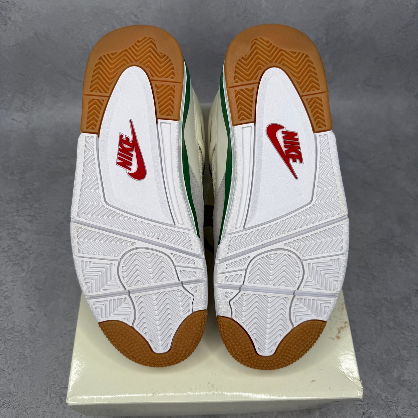 Jordan 4 Retro SB Pine Green *pre - owned* SIZE 8.5 - Kicks Collective PA - Jordan - DR5415-103 - Men's Shoes - 8.5M/10W - Pre - Owned - Original Box (Damaged)