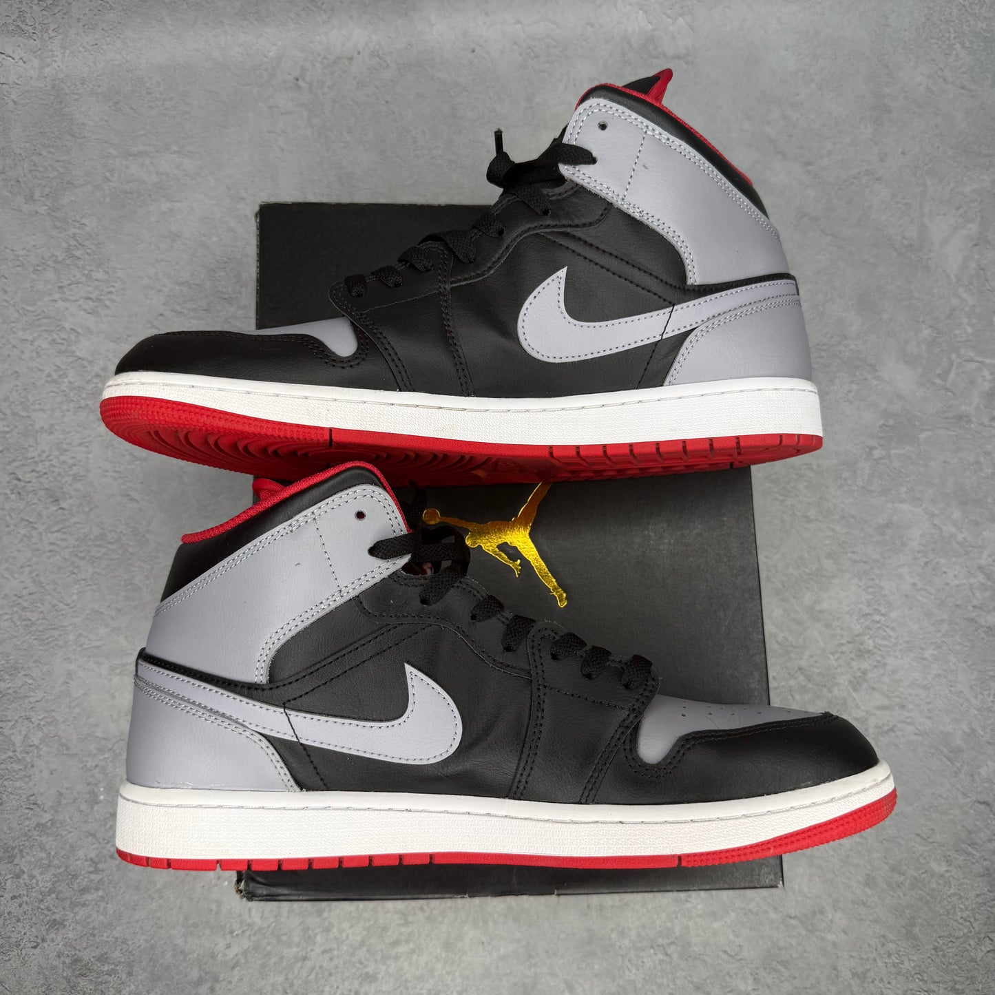 Jordan 1 Mid Bred Shadow *pre-owned* SIZE 13