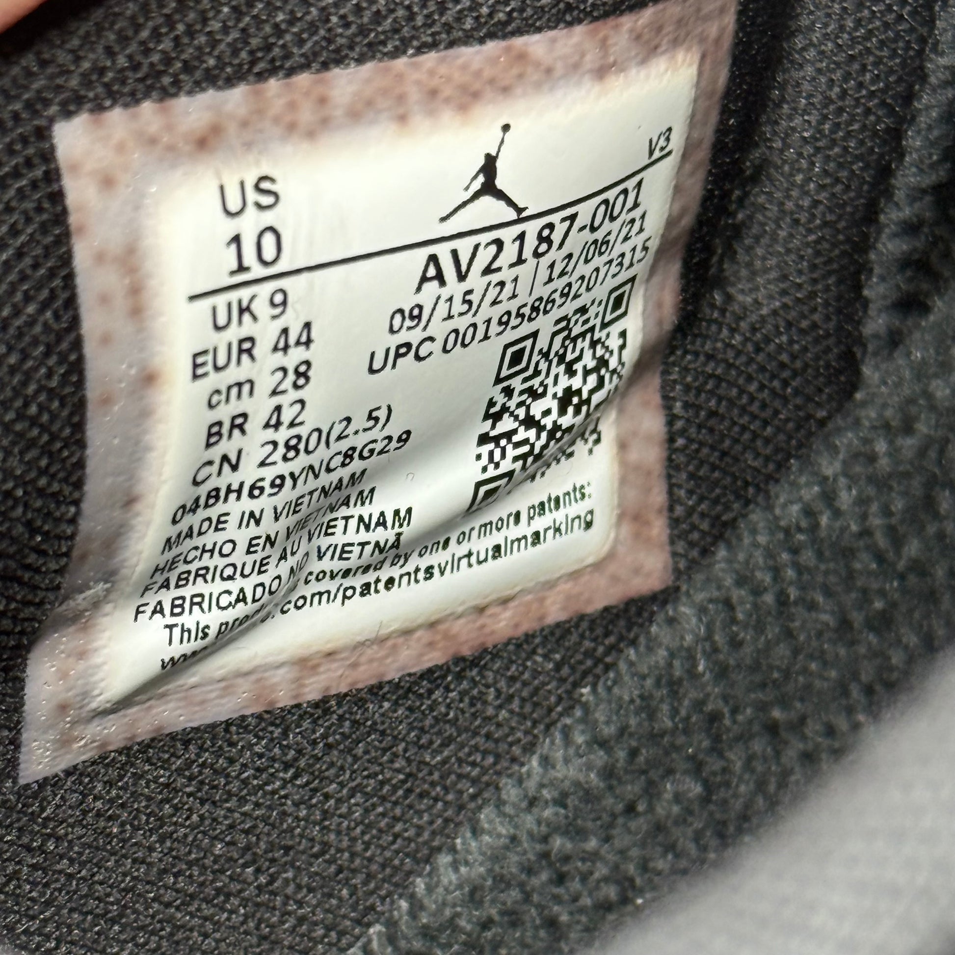 Jordan 11 Retro Low 72-10 *pre-owned* SIZE 10