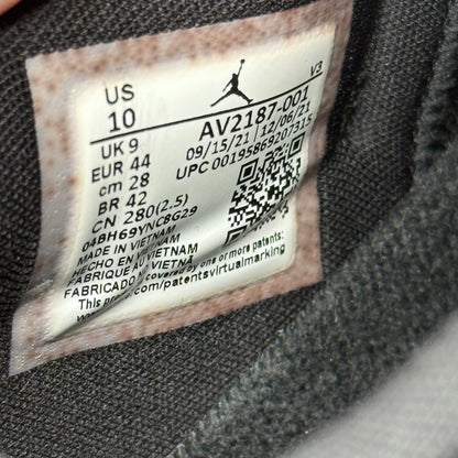 Jordan 11 Retro Low 72-10 *pre-owned* SIZE 10