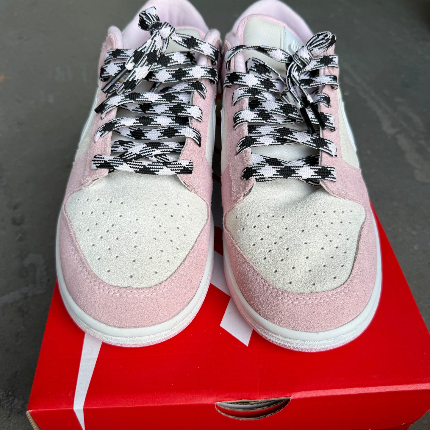 Nike Dunk Low LX Pink Foam (Women's) *pre-owned* VNDS (SIZE 10M / 11.5W)