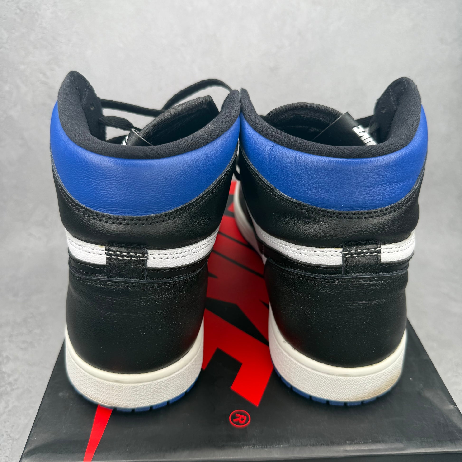 Jordan 1 Retro High Royal Toe *pre-owned* SIZE 11.5