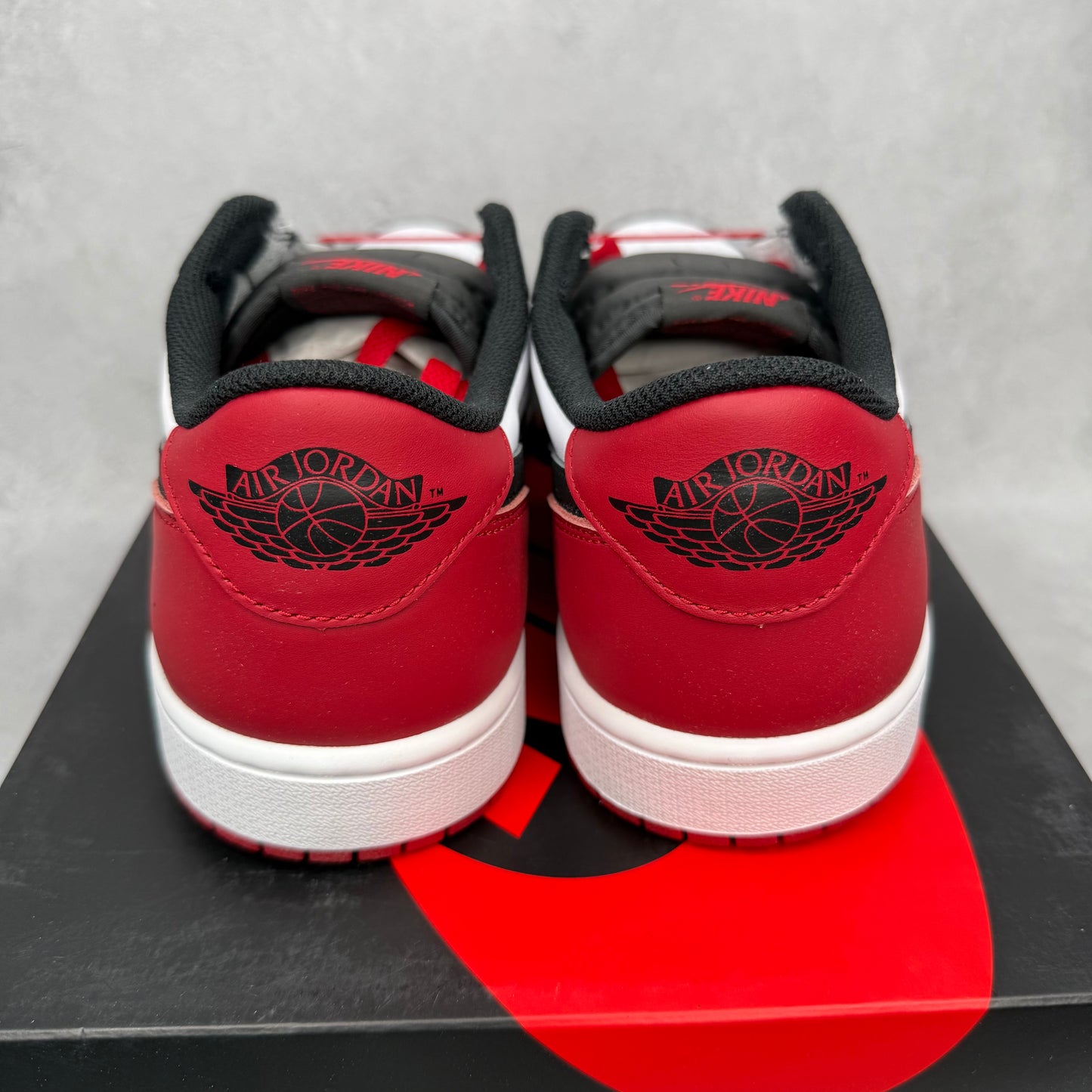 Jordan 1 Retro Low OG Black Toe (2023)