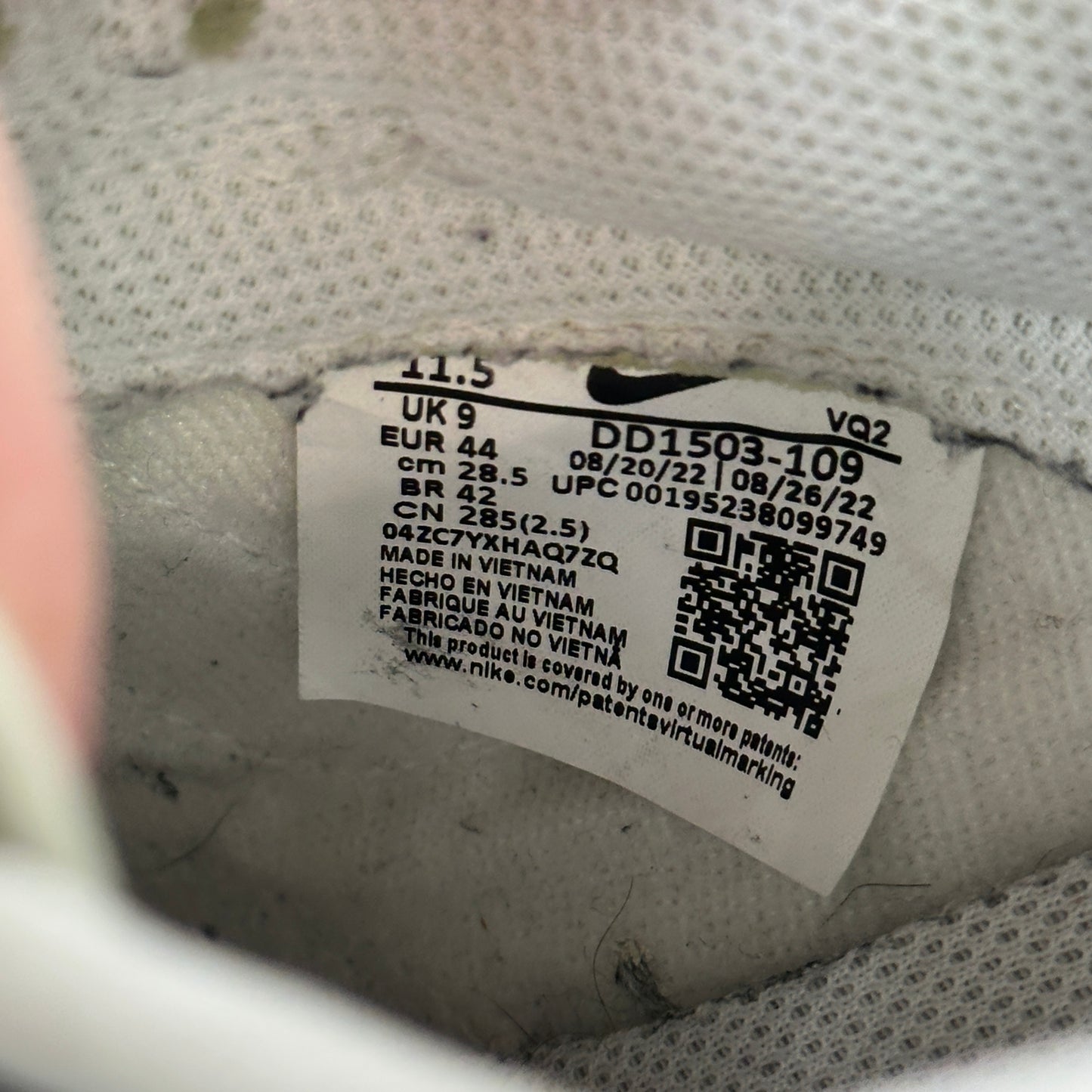 Nike Dunk Low Triple White (2021) (Women's) *pre-owned* SIZE 10M/11.5W