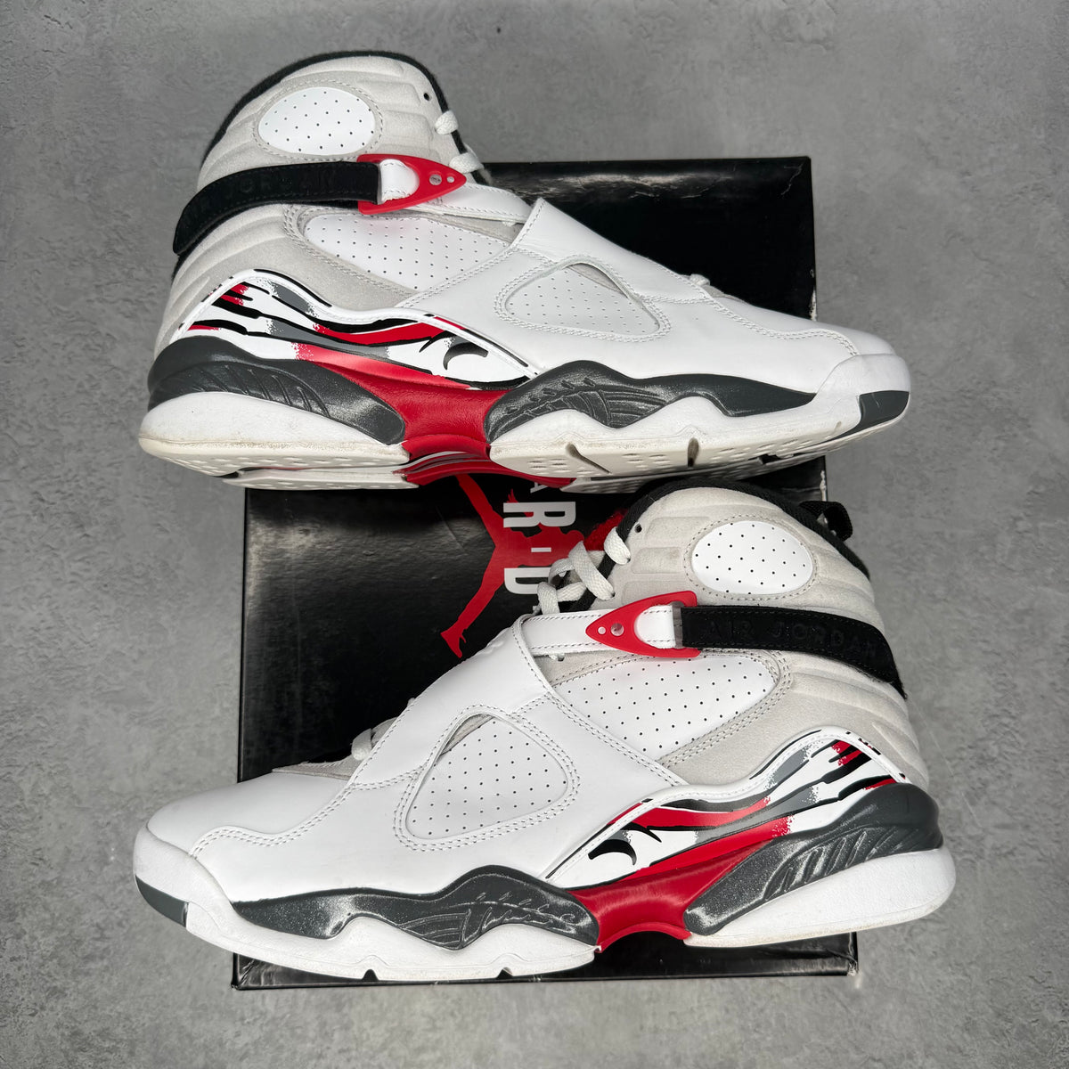 Jordan 8 Retro White True Red (2025) *pre-owned* SIZE 10.5