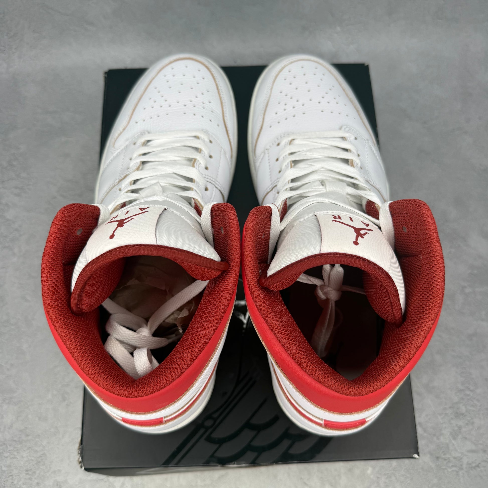 Jordan 1 Mid SE Dune Red *pre-owned* SIZE 13