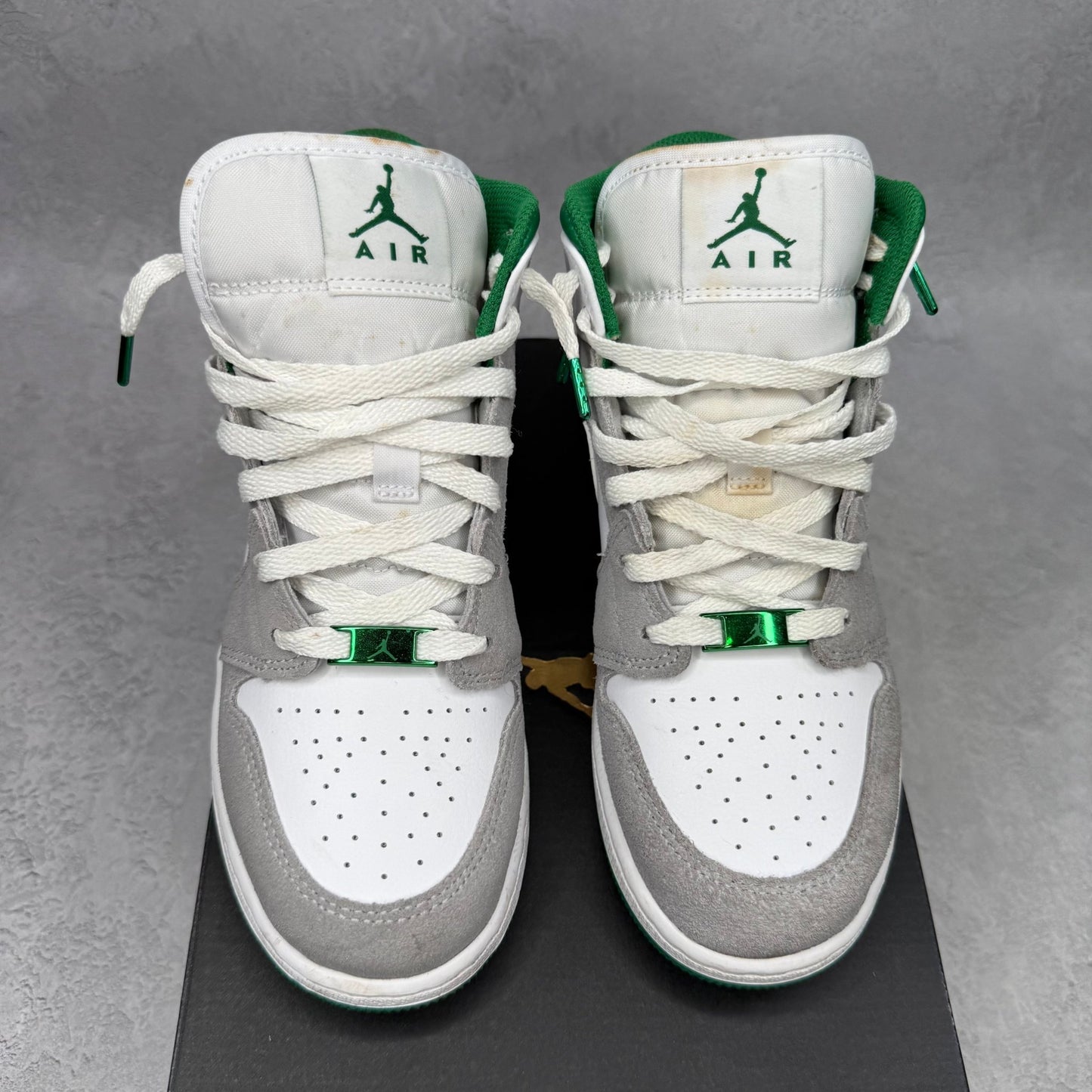 Jordan 1 Mid SE White Pine Green Smoke Grey (GS) *pre - owned* SIZE 5.5Y - Kicks Collective PA - Jordan - DC7248-103 - Kid's Shoes - 5.5Y - Pre - Owned