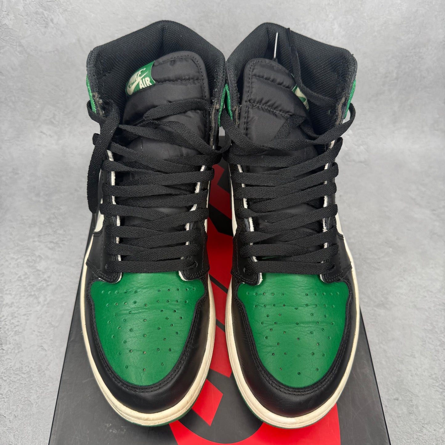 Jordan 1 Retro High Pine Green *pre-owned* SIZE 11