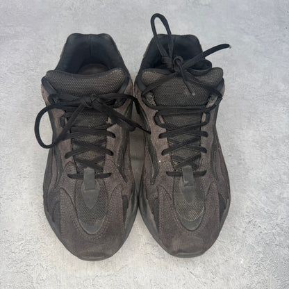 adidas Yeezy Boost 700 V2 Vanta *pre-owned* SIZE 10