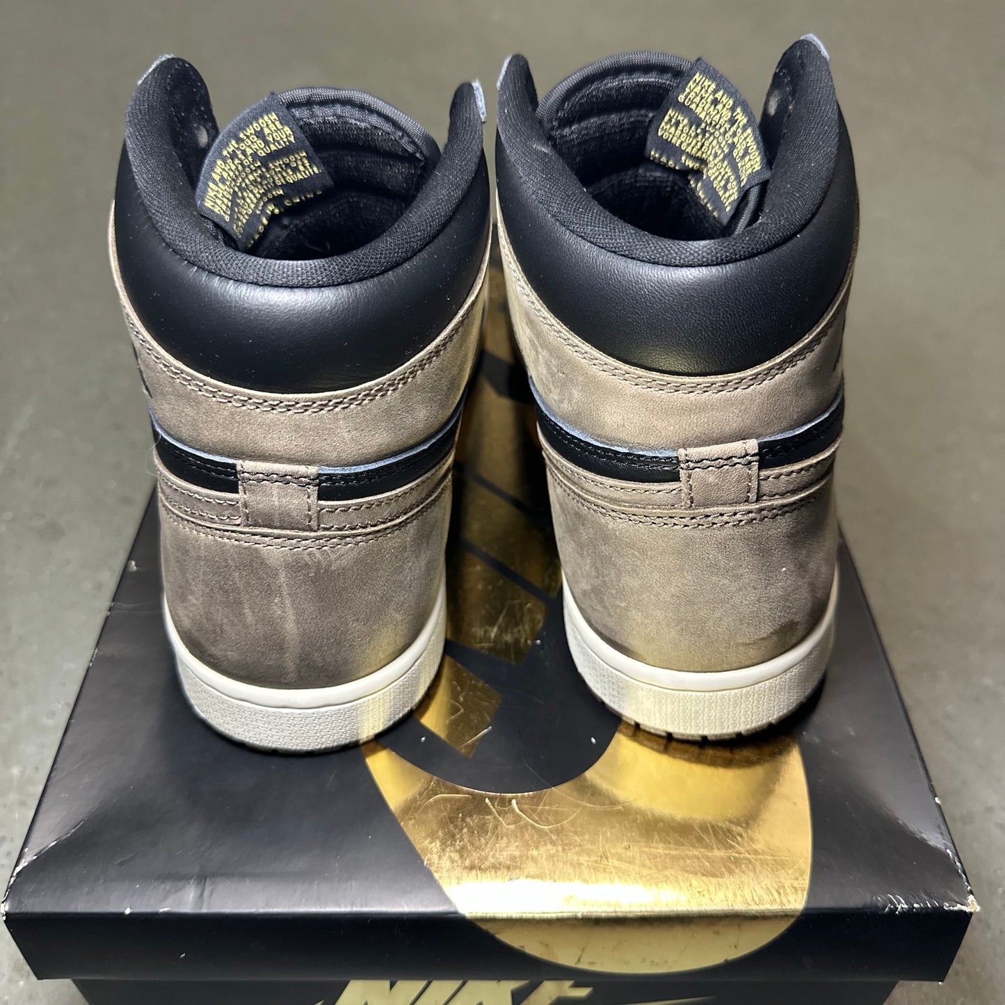Jordan 1 Retro High OG Palomino *pre-owned* (SIZE 9.5)