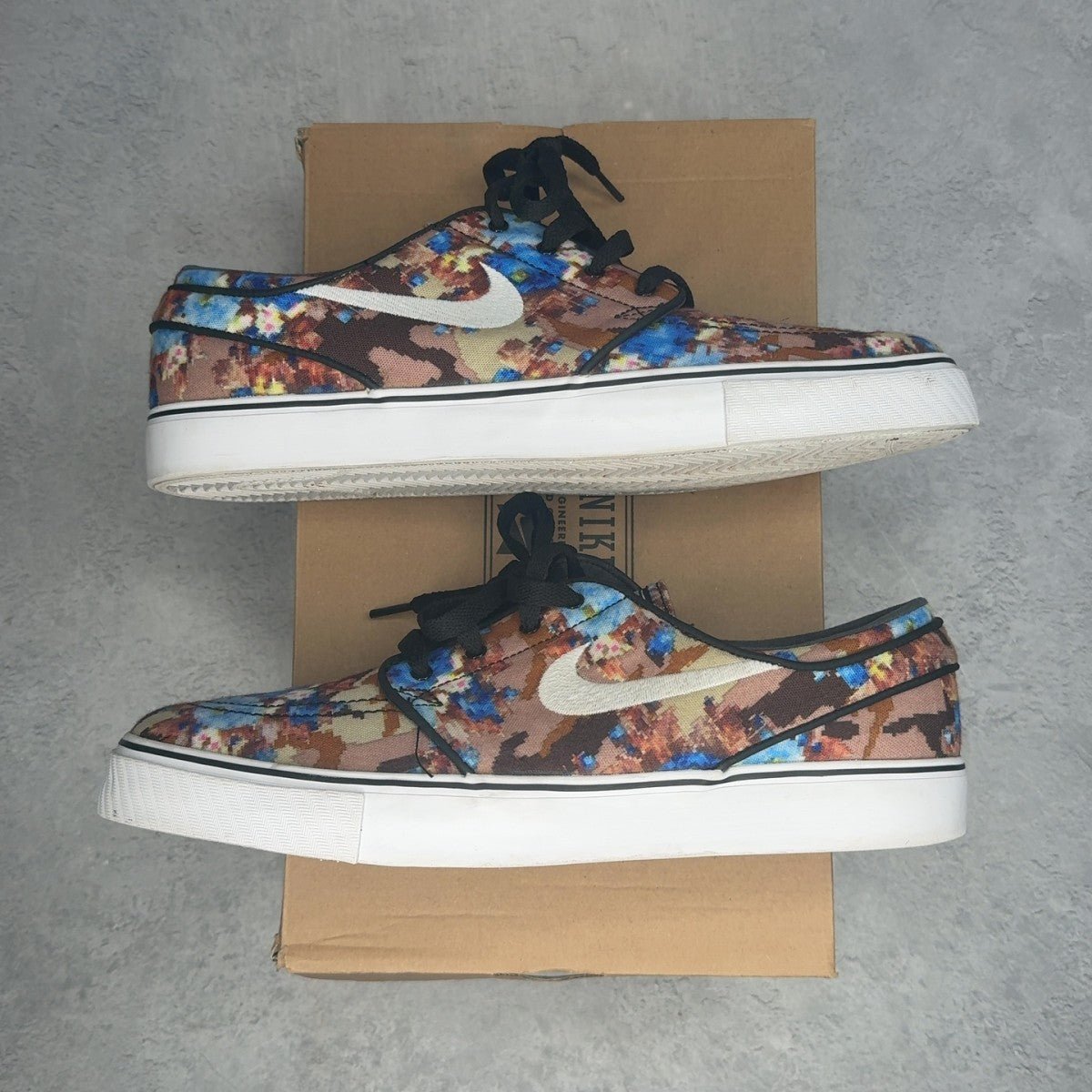 Nike SB Stefan Janoski Zoom Digi Floral Blue 10 (Pre-Owned) - Kicks Collective PA - Nike - 482972-904-10-PO-1 - Pre-Owned Sneakers - 10M / 11.5W