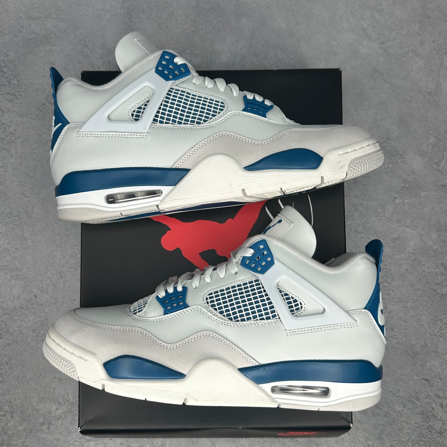 Jordan 4 Retro Military Blue (2024)  *pre-owned* SIZE 12