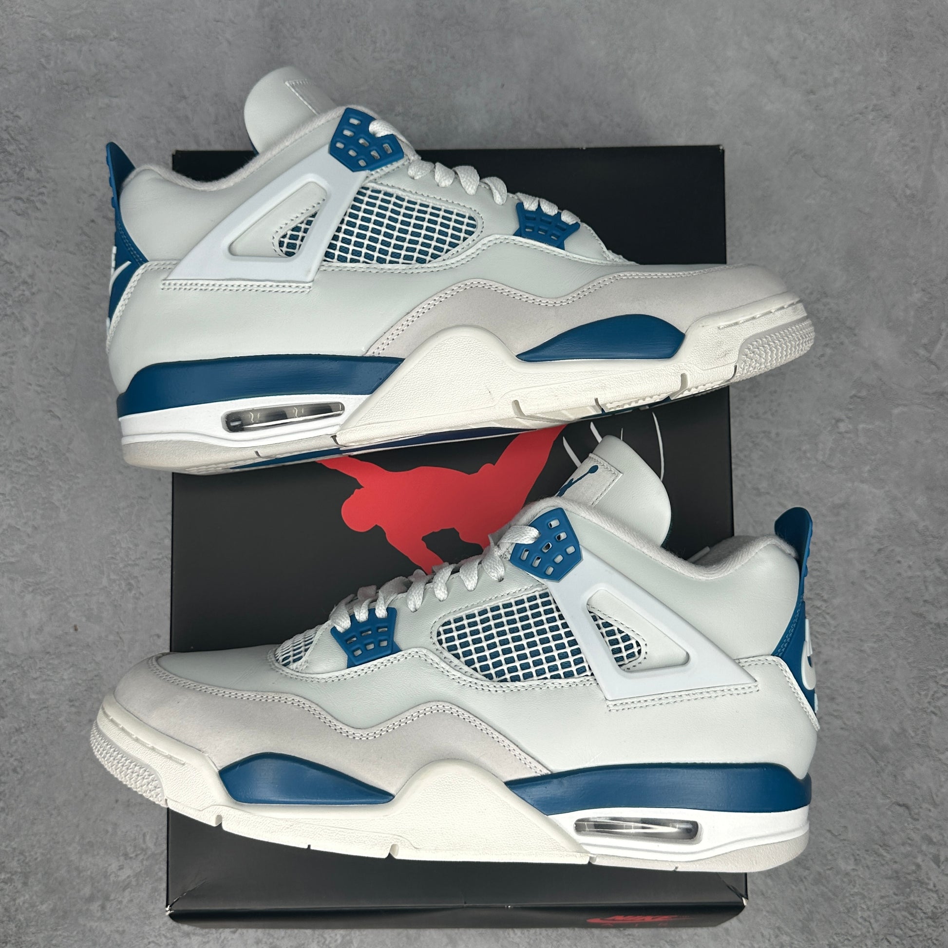 Jordan 4 Retro Military Blue (2024)  *pre-owned* SIZE 12