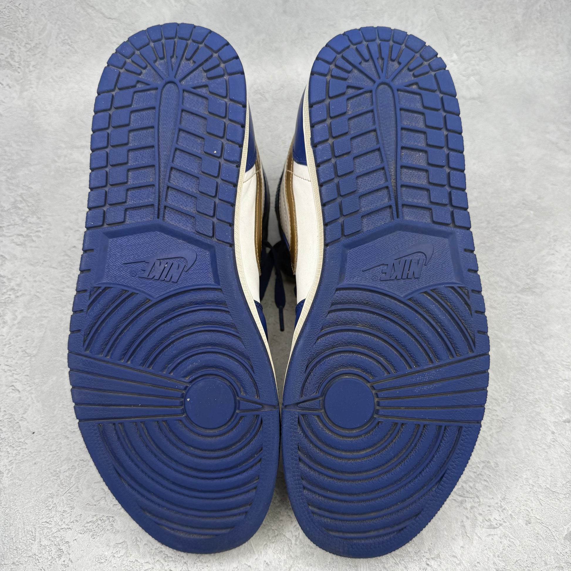 Jordan 1 Retro Gold Medal *pre-owned* SIZE 10.5