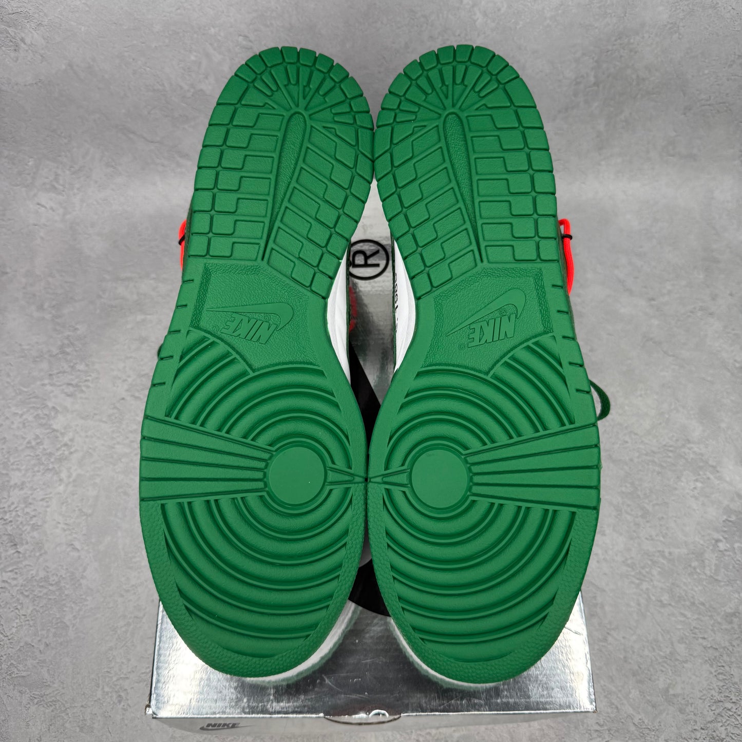 Nike Dunk Low Off-White Pine Green VNDS *pre-owned* SIZE 13