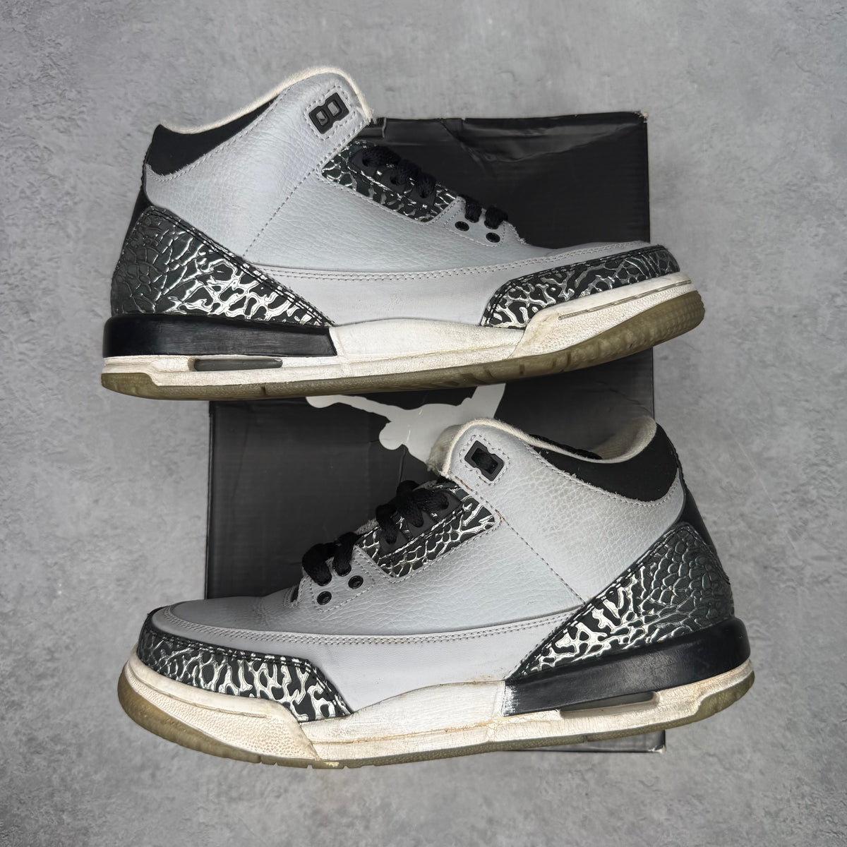 Jordan 3 Retro Wolf Grey (GS) *pre-owned* SIZE 7Y