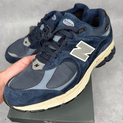 New Balance 2002R Gore-Tex Navy Arctic Grey *pre-owned* SIZE 10