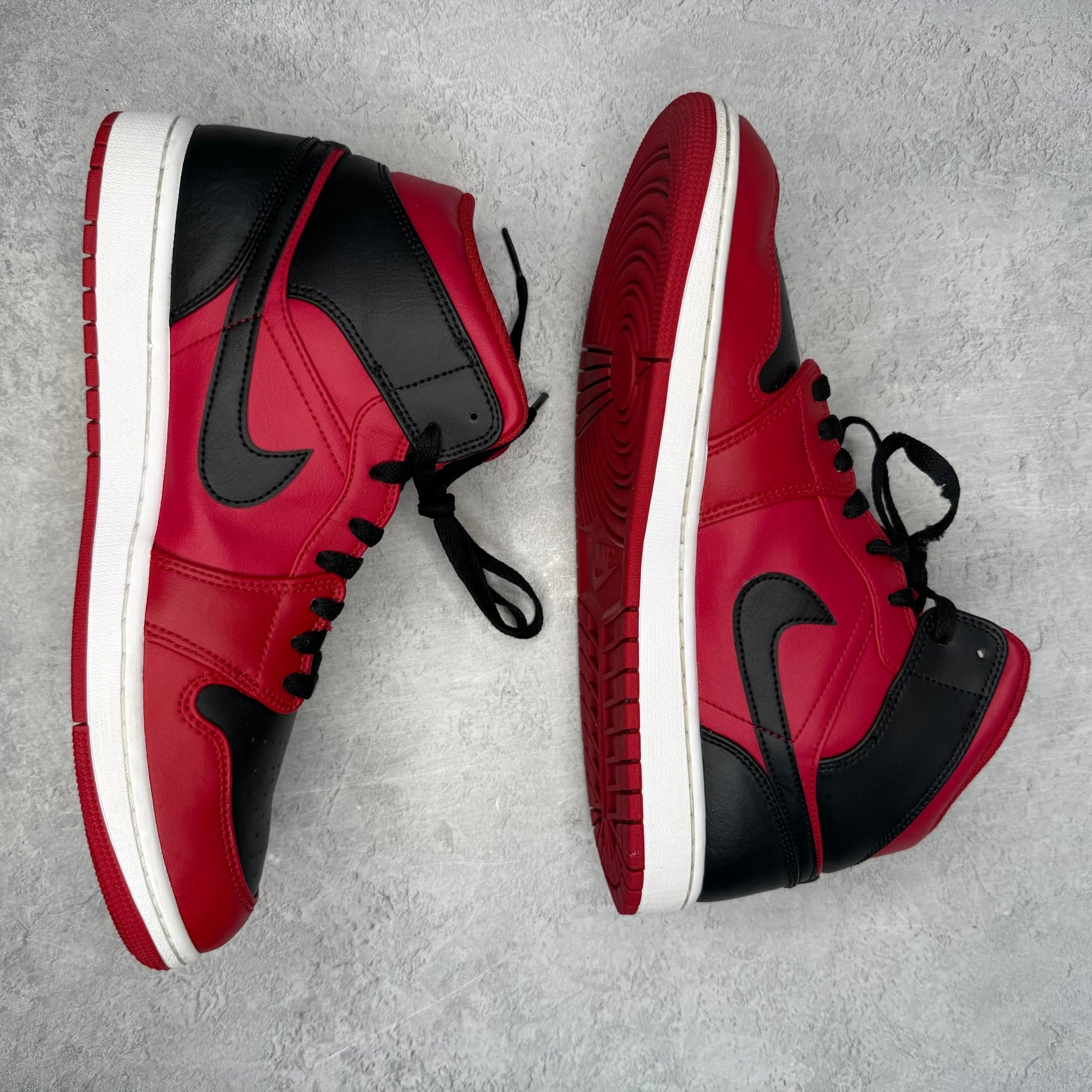 Jordan 1 Mid Reverse Bred (2021) *pre - owned* SIZE 10.5 - Kicks Collective PA - Jordan - 554724-660 - Men's Shoes - 10.5M/12W - Pre - Owned - No Box