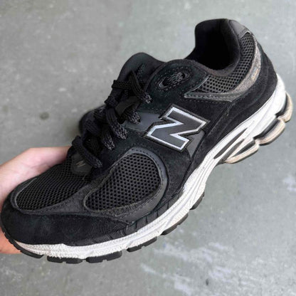 New Balance 2002R Black Gunmetal *pre-owned* SIZE 8.5