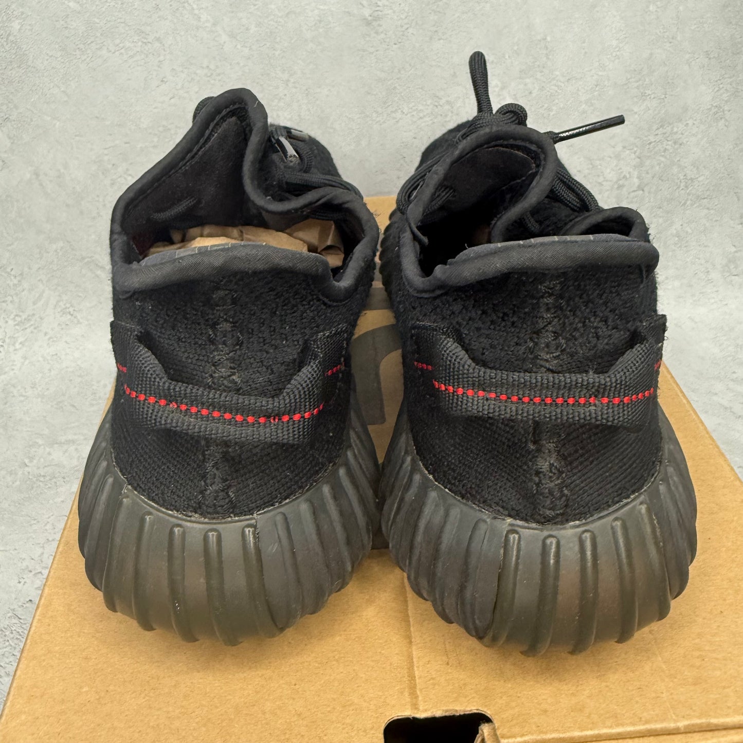 adidas Yeezy Boost 350 V2 Black Red *pre-owned* SIZE 8