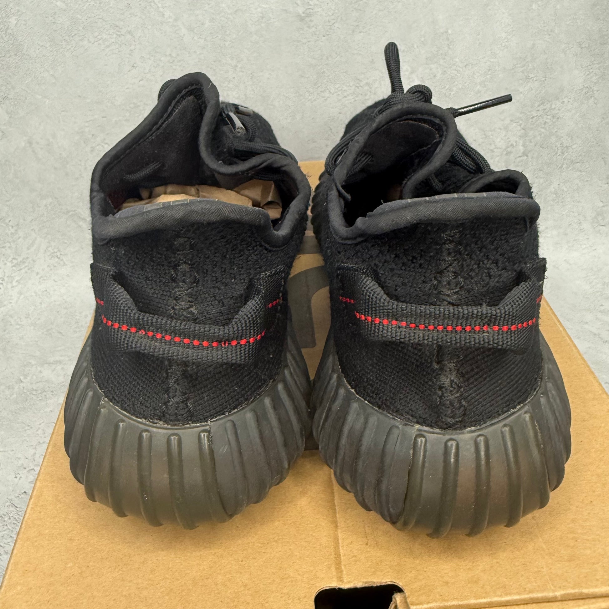 adidas Yeezy Boost 350 V2 Black Red *pre-owned* SIZE 8