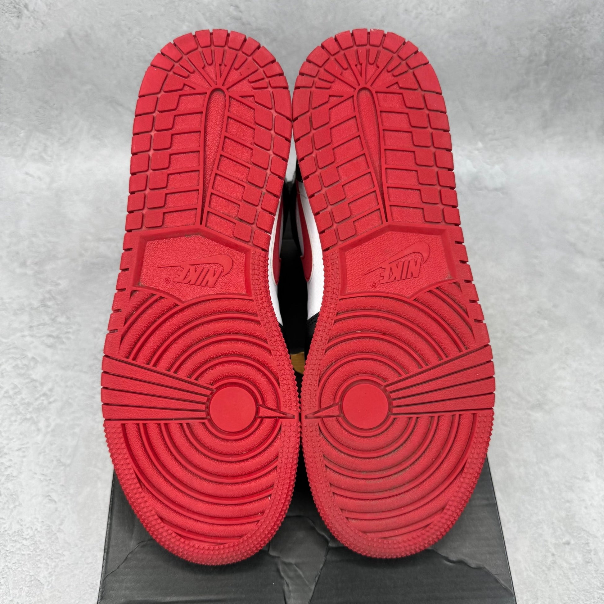 Jordan 1 Mid Gym Red Black White (GS) *pre - owned* SIZE 6Y - Kicks Collective PA - Jordan - DJ4695-122 - Kid's Shoes - 6Y - Pre - Owned