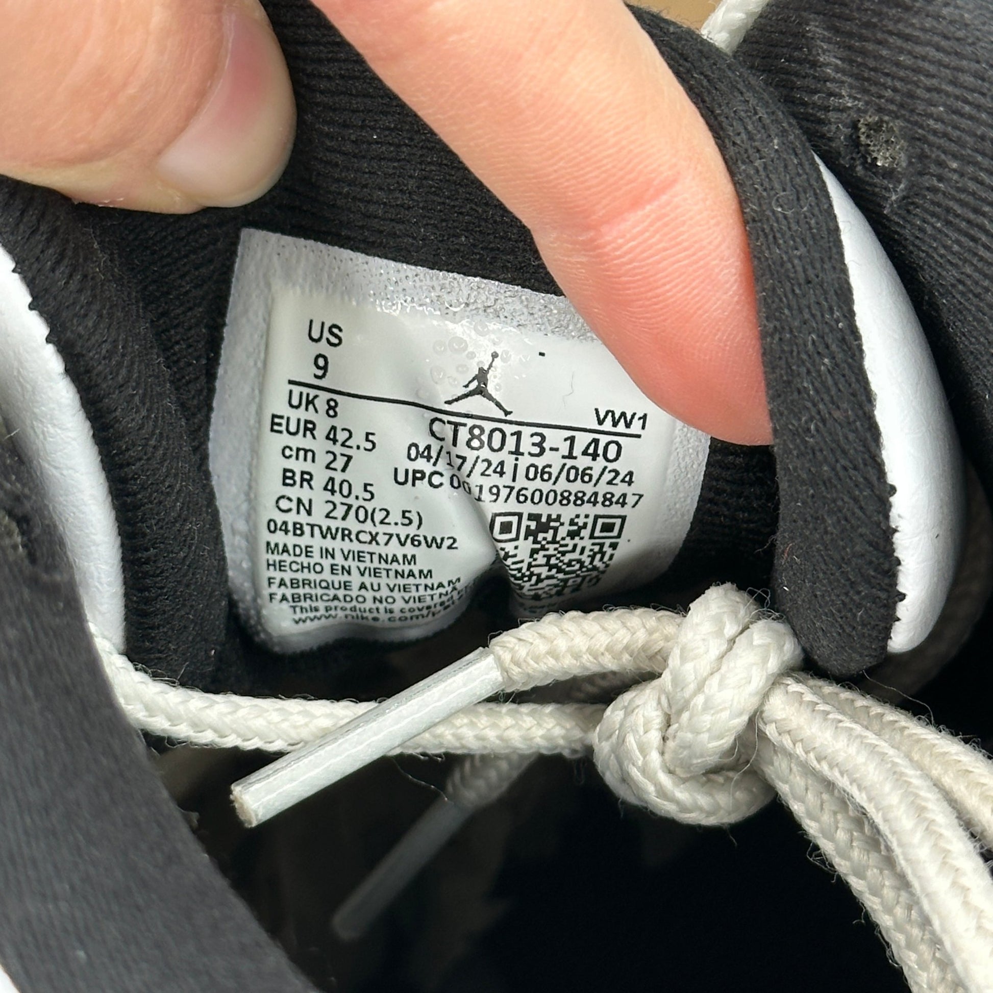 Jordan 12 Retro Blueberry *pre - owned* SIZE 9 - Kicks Collective PA - Jordan - CT8013-140 - Men's Shoes - 9M/10.5W - Pre - Owned