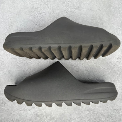 adidas Yeezy Slide Dark Onyx *pre-owned* SIZE 8