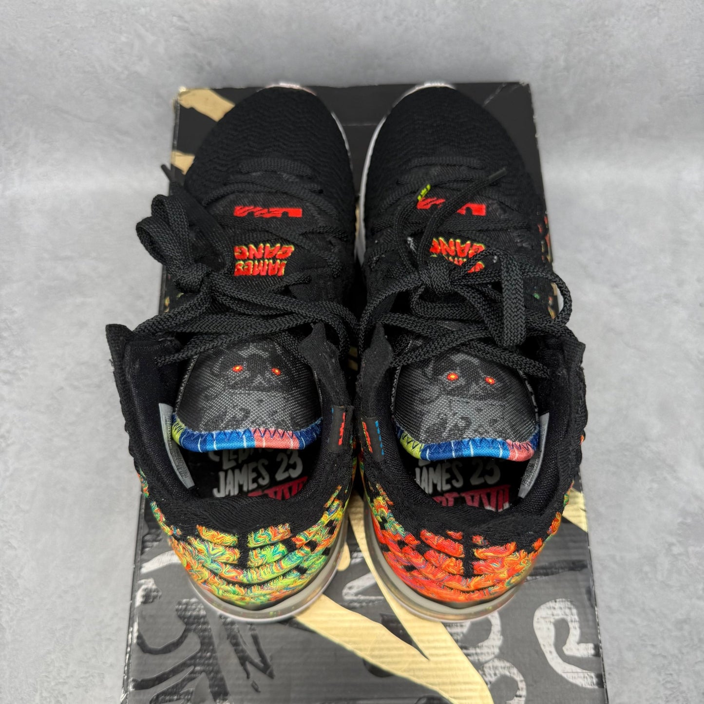 Nike LeBron 17 James Gang *pre-owned* SIZE 10