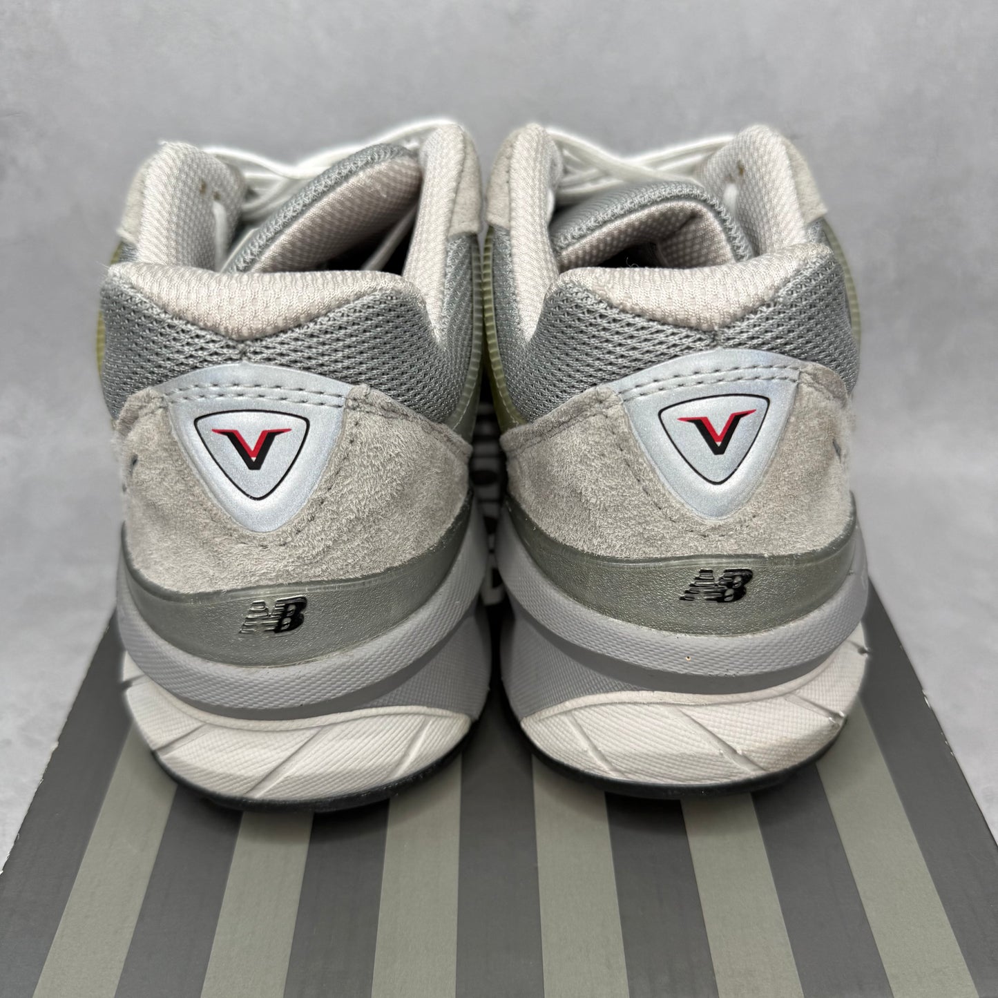 New Balance 990v5 Grey *pre-owned* SIZE 7.5